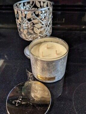 Bath & Body Works Silver Floral Dogwood Pedestal Holder w/3 Wick 14.5 oz Candle